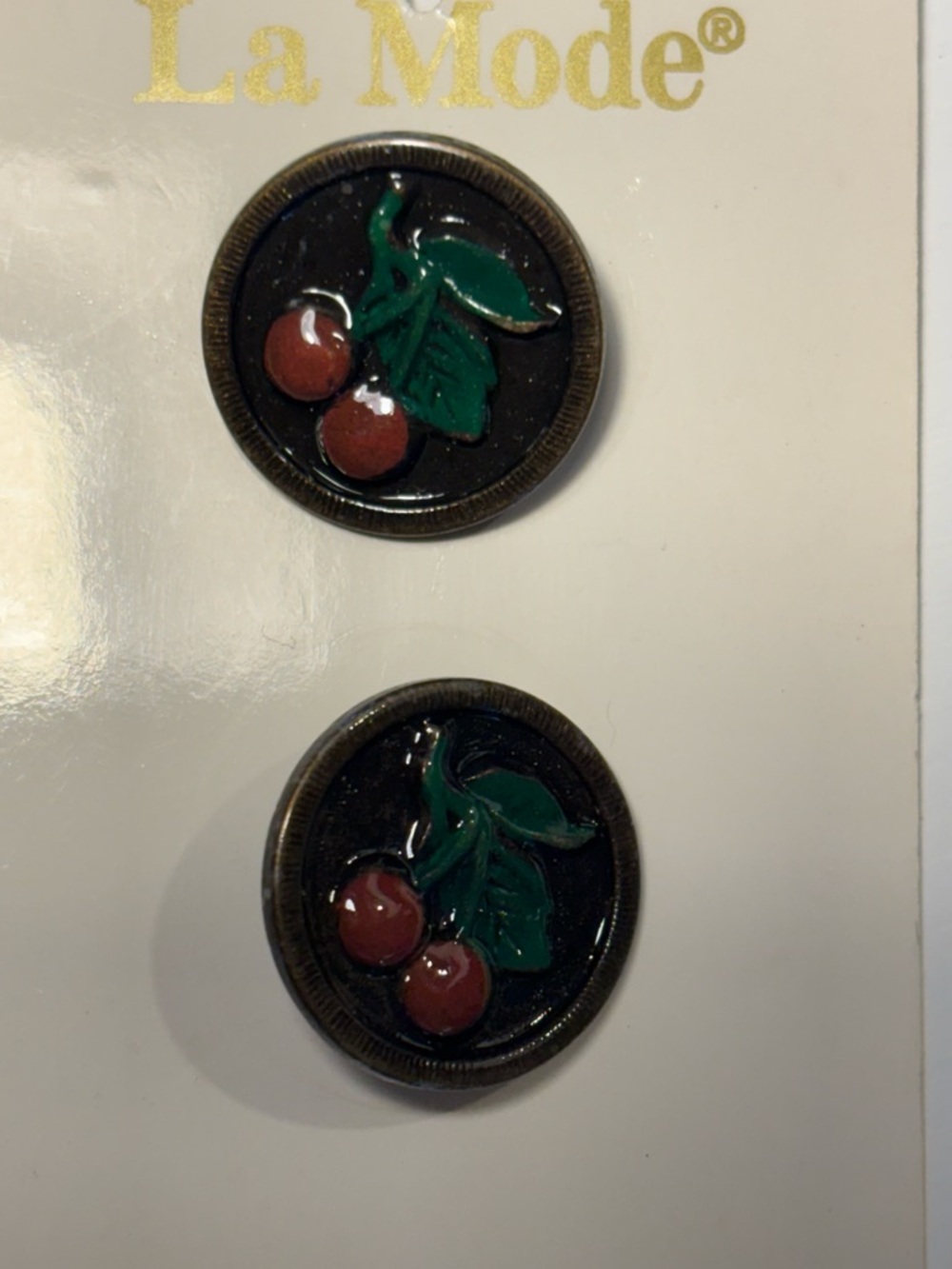 La Mode Vintage Red Buttons • Made in Germany • 3/4” Cards - Picture 4 of 5